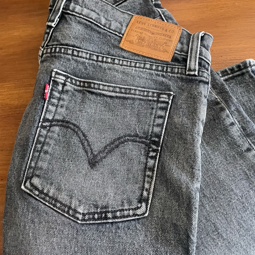 Levi’s size 28 wedgie cut straight leg